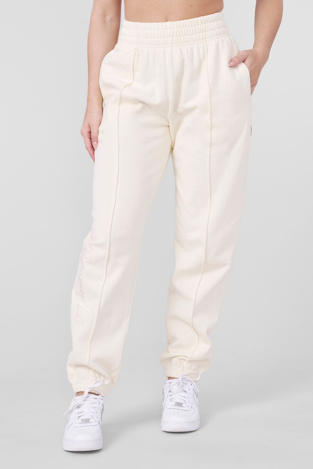 Young LA W202 - Script Joggers White | Australia CTRLG-6728